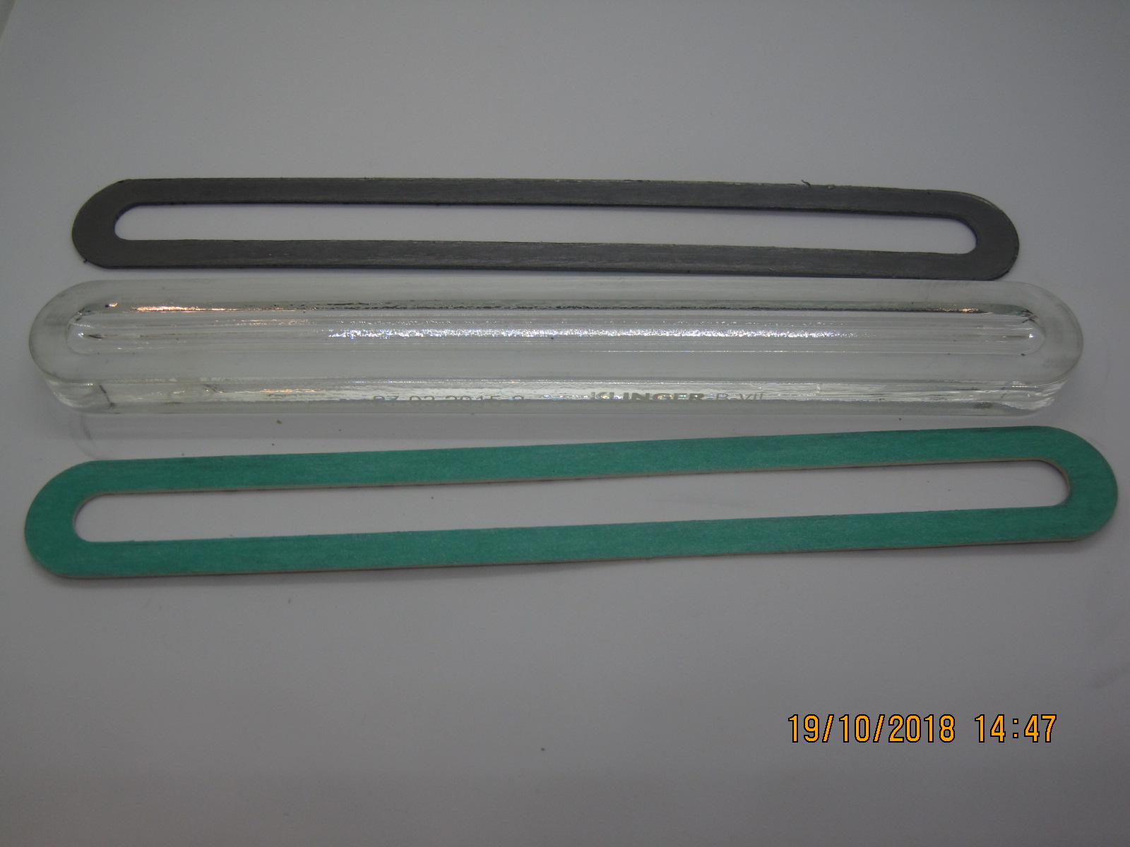 353081985  Reflex-Glas (stock)