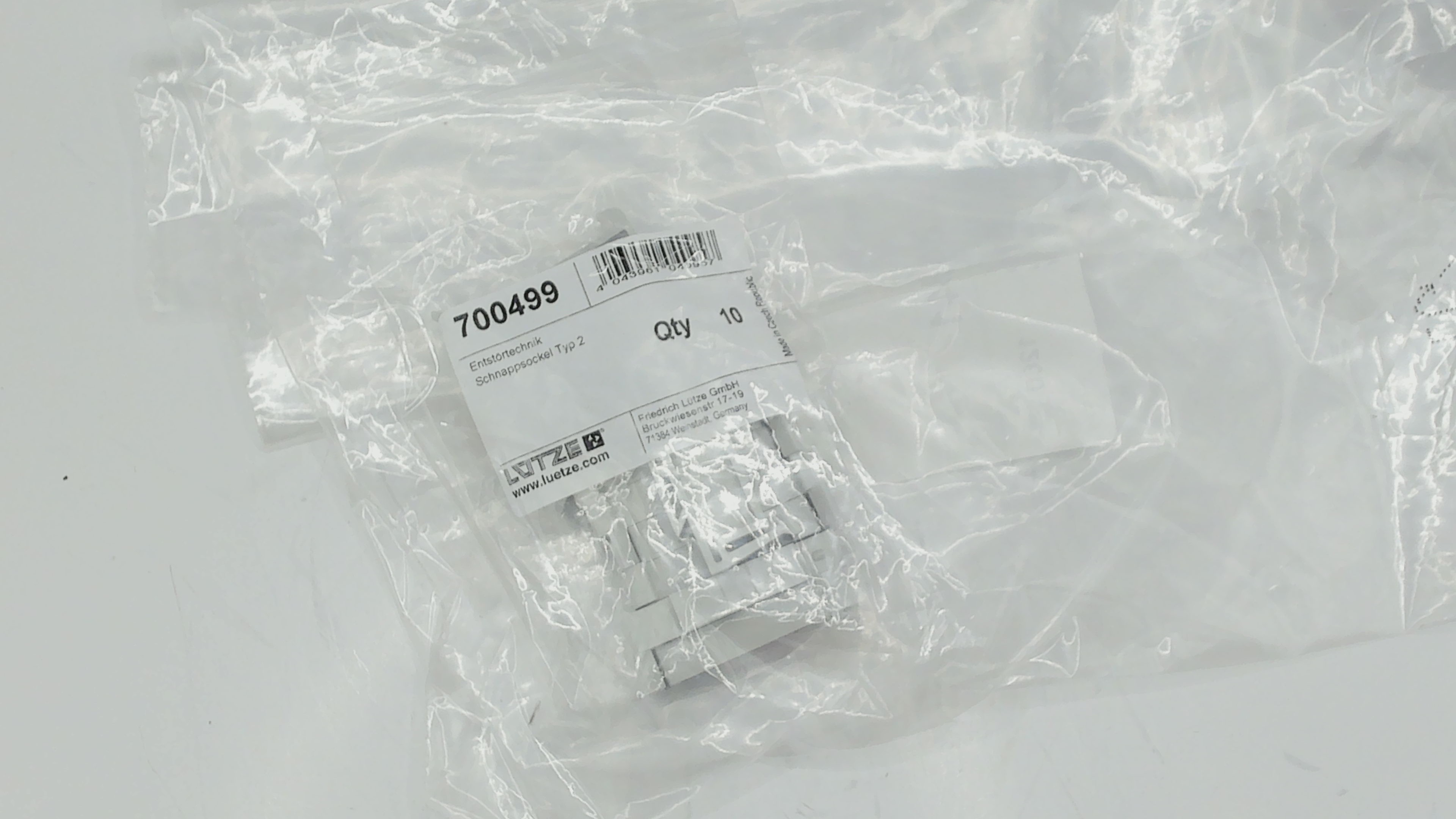 700499