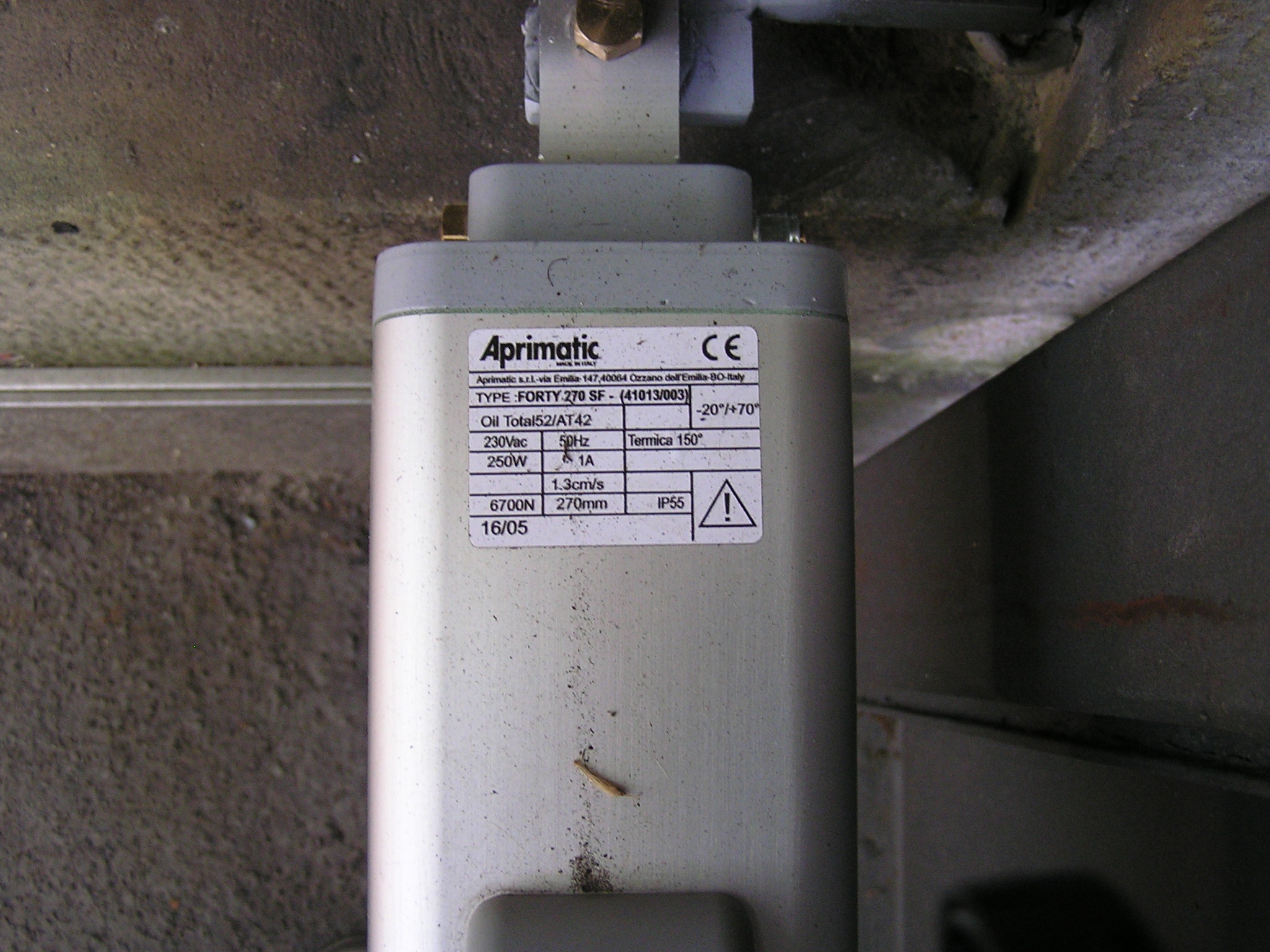 HYDRAULIC OPERATOR FORTY (41013/003)