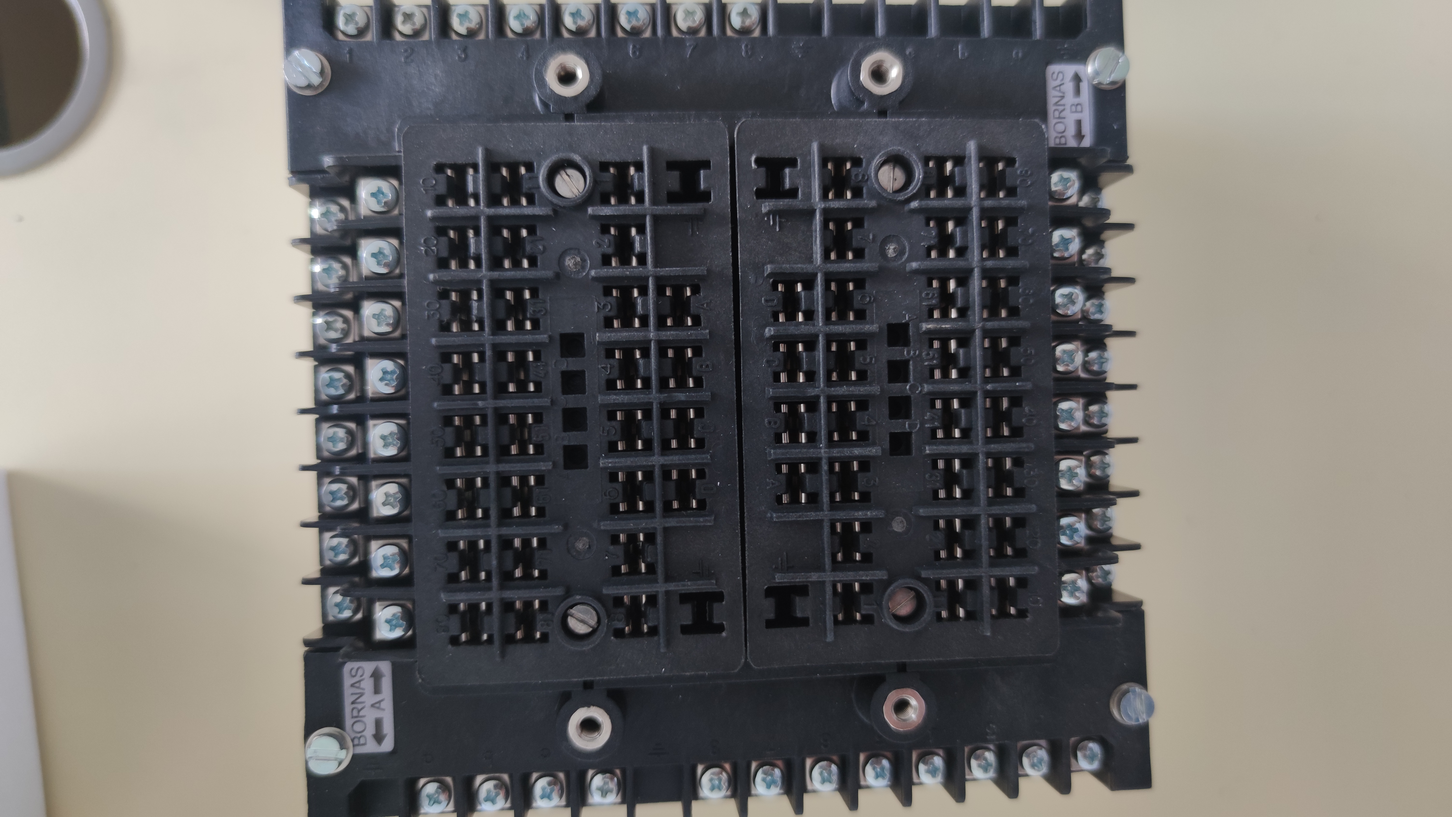 702560004 / I DE