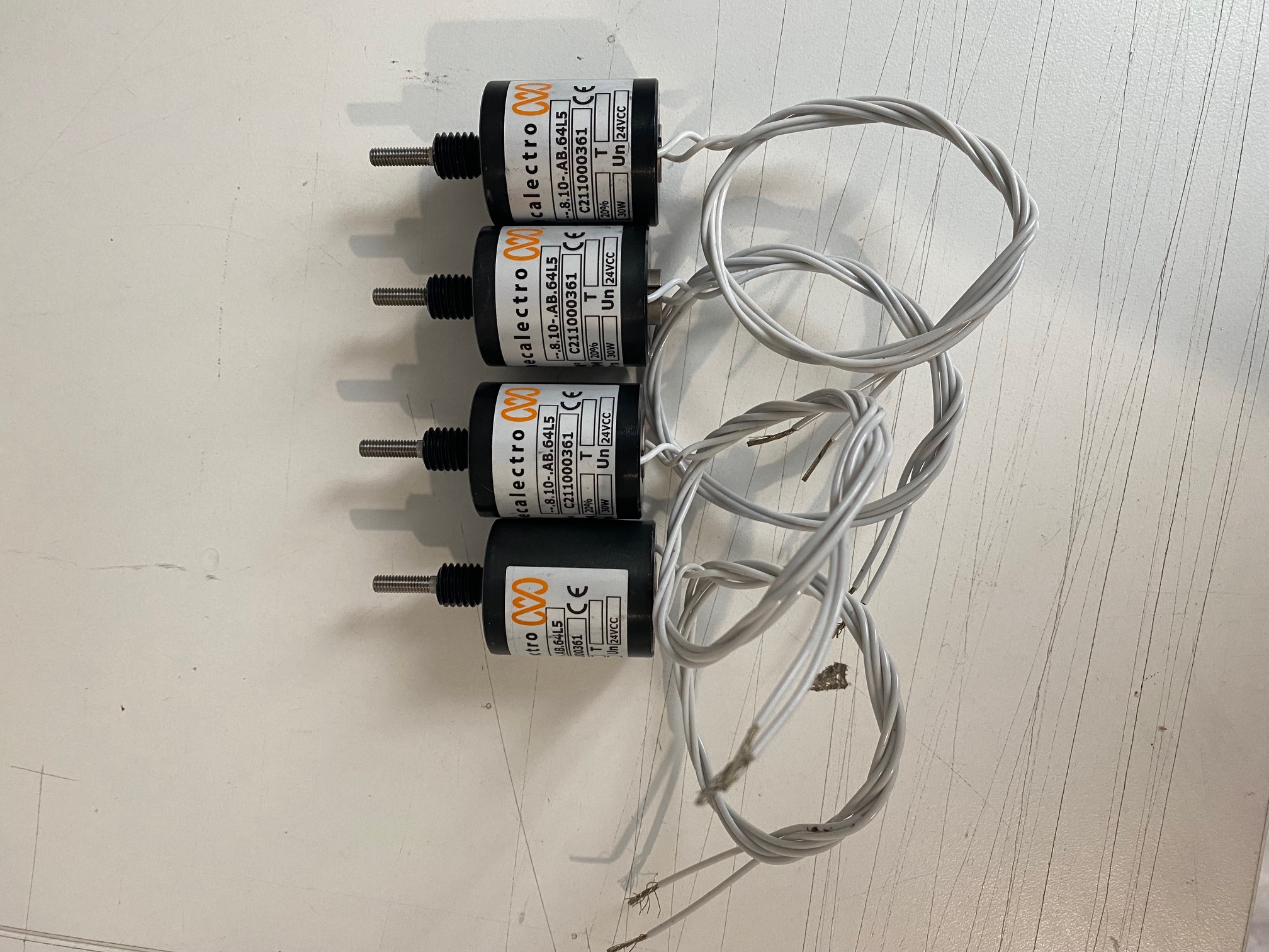 8 10 AB 64 L5 (24Vcc−20% 2mn−30W)