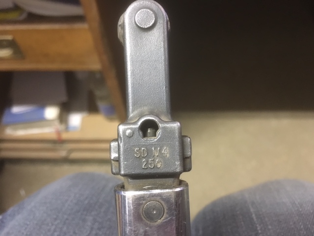R819057  