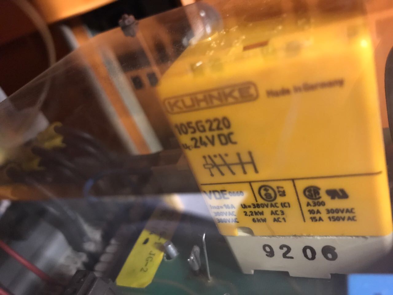 105G220 