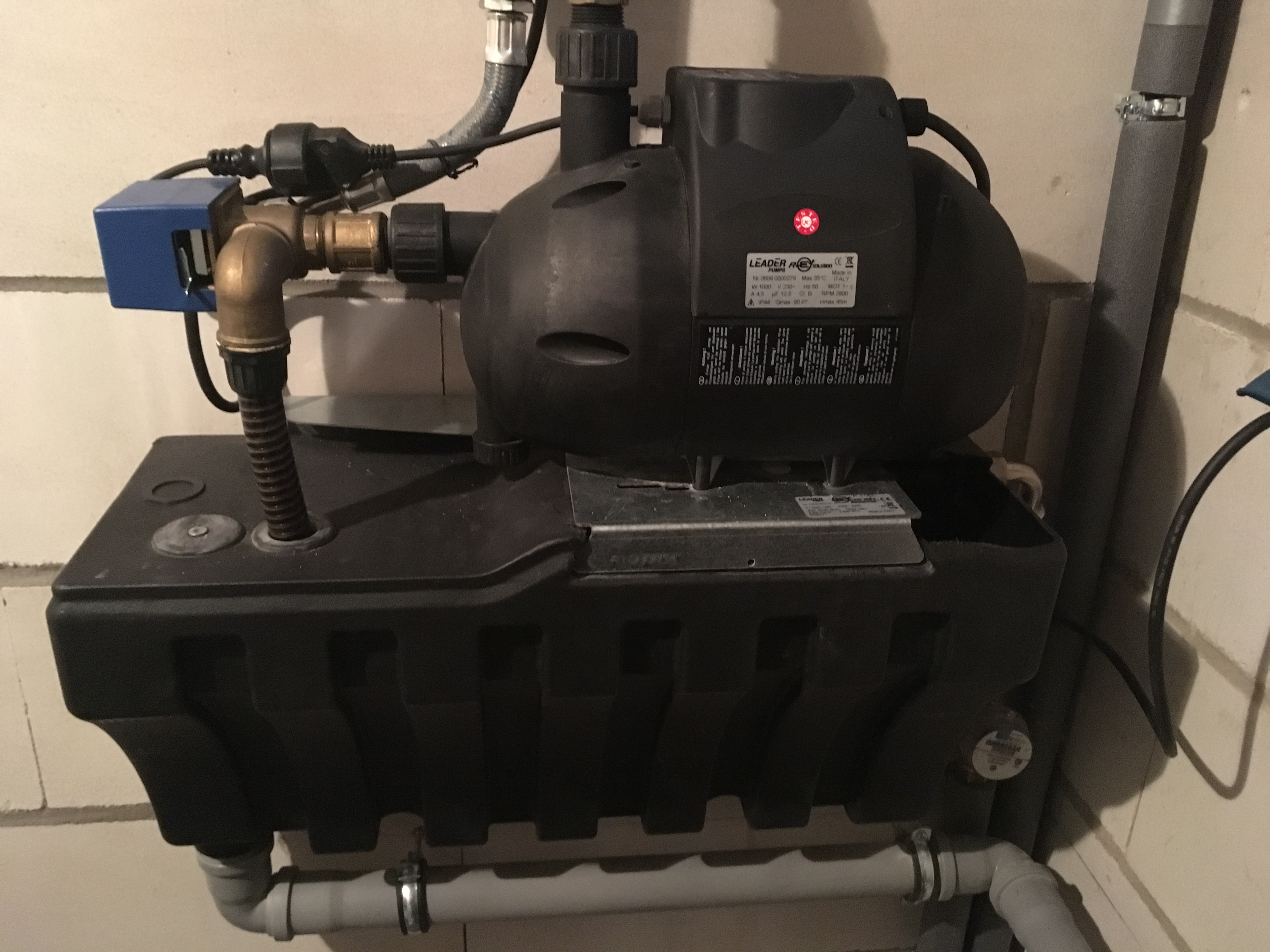 float valve for water tank with pump 