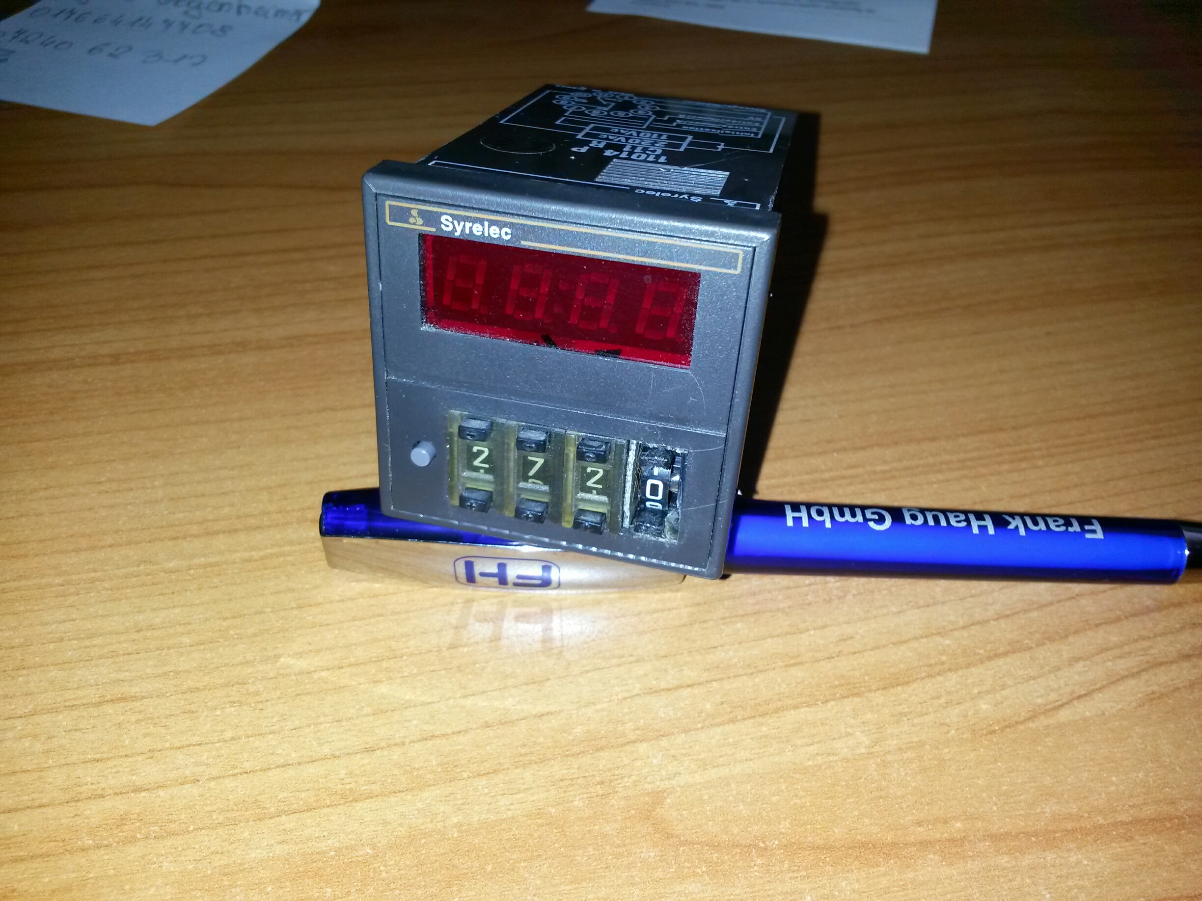 87 621 225