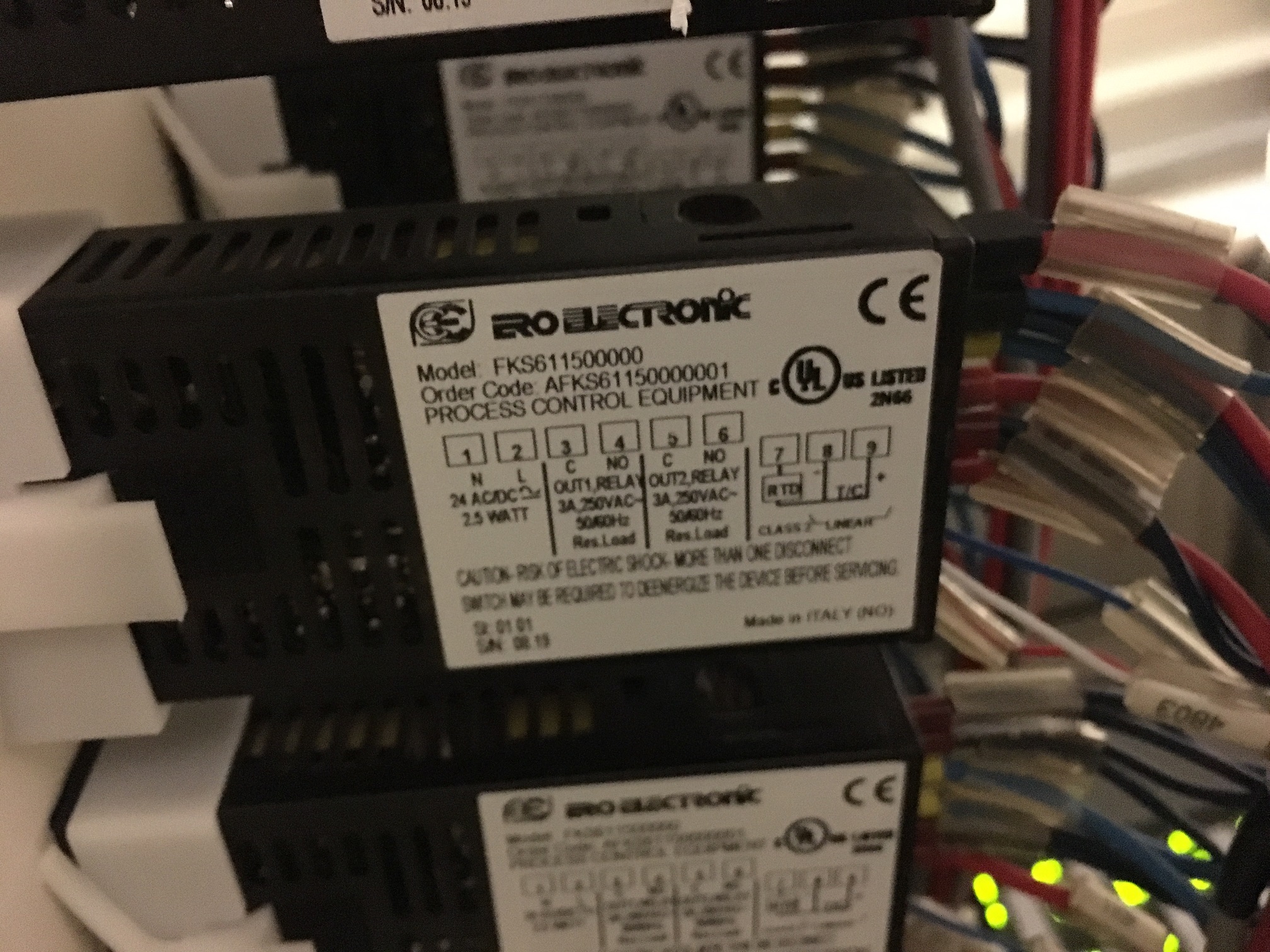 FKS61150000001 obsolete/alternative Eurotherm 2132/CC/VL/ENG/XXXXX/XXXXXX/LH/FH/K/0/1200/C/R7/XX