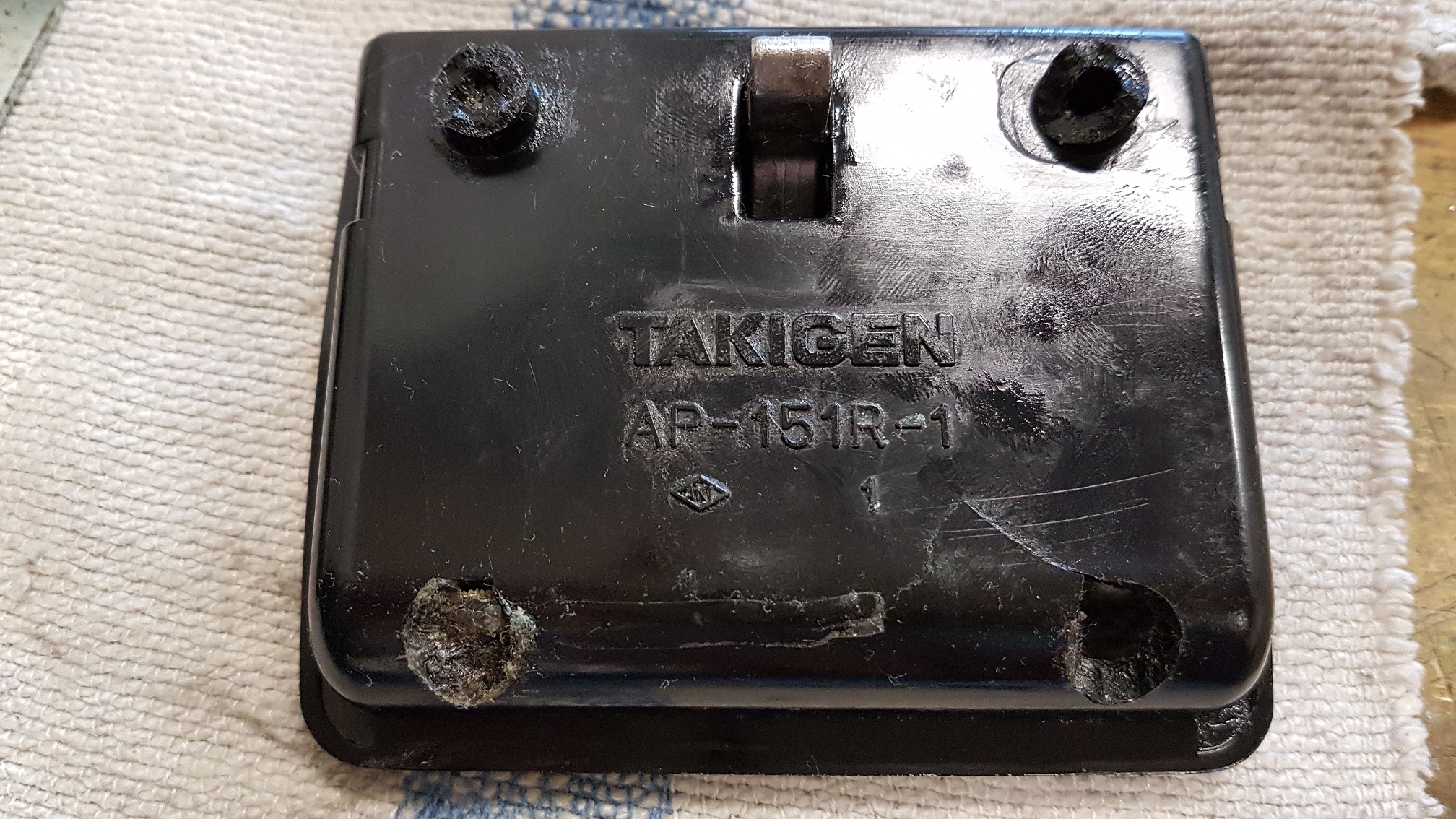AP-151R-1-1-Black (With lock)