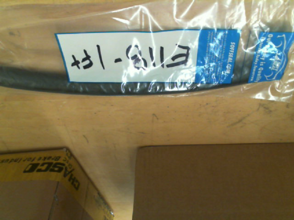 E-118 EPDM / EXTRUSION 1.046"L0.532"W