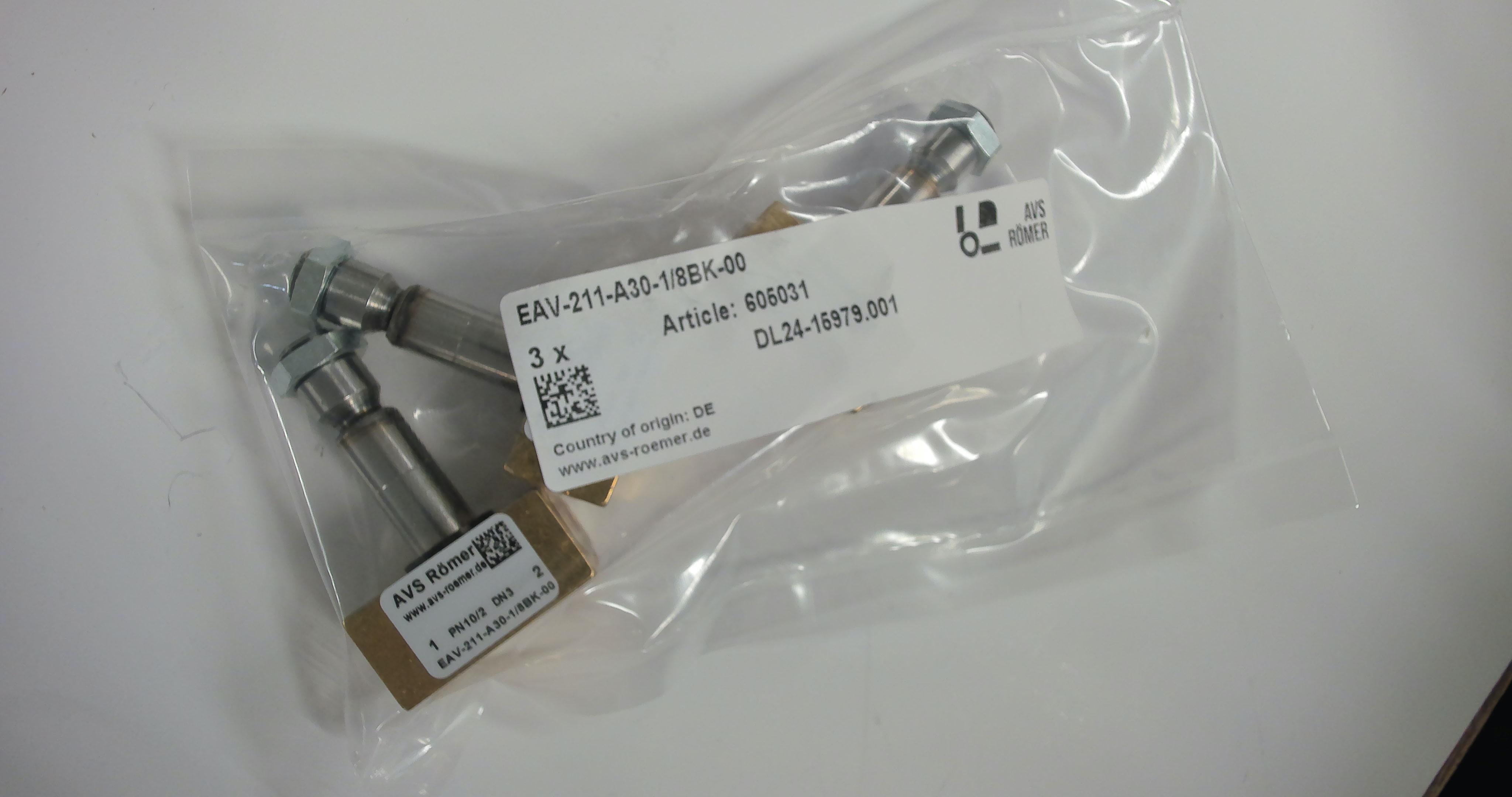 EAV-211-A30-1/8BK-00
