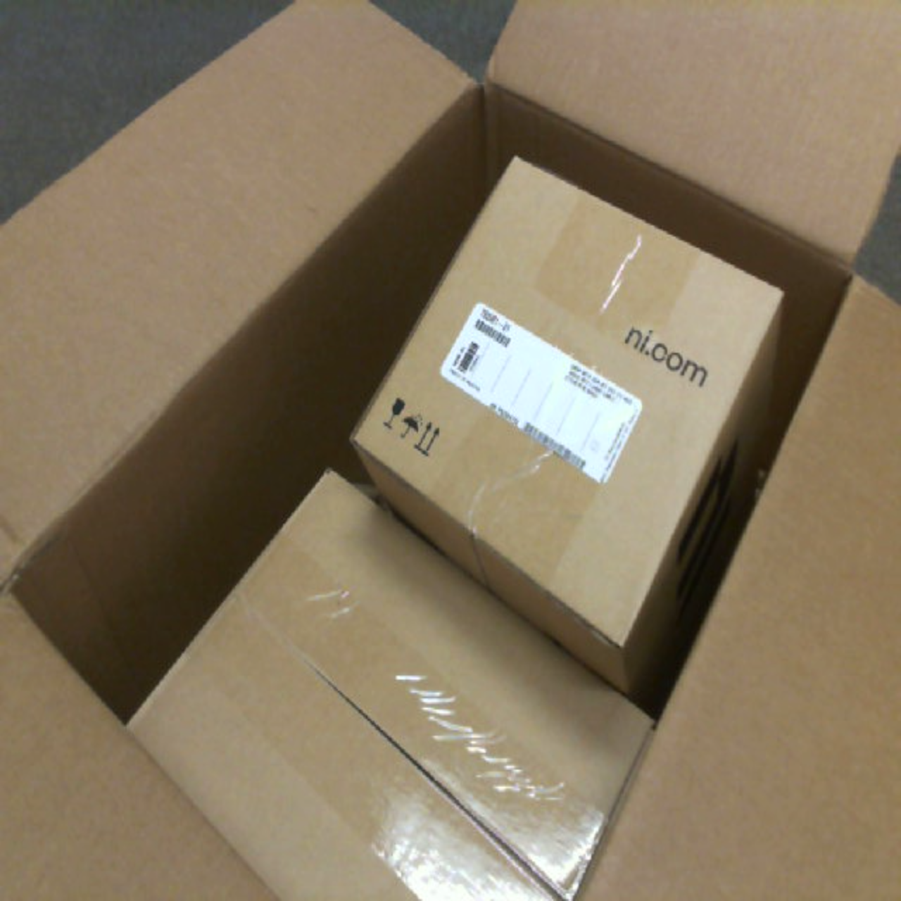 P/N: 782981-01 Type: USRP B210