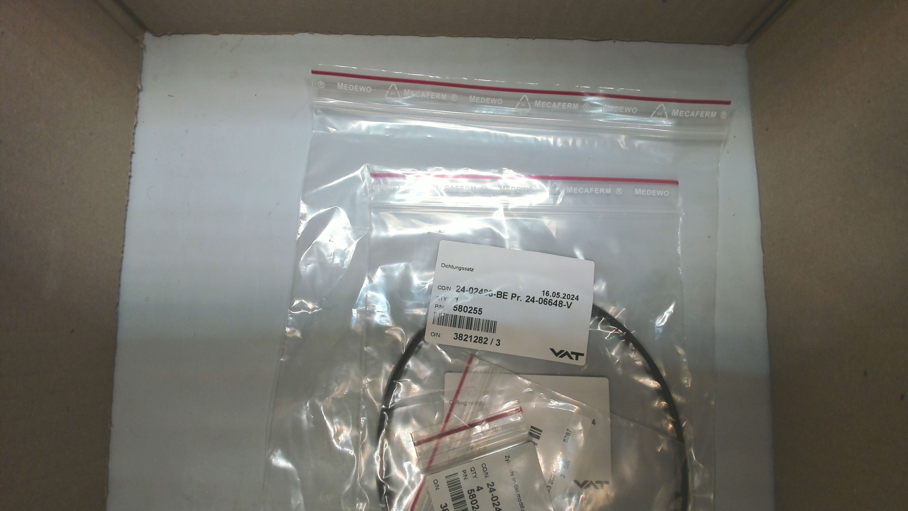 580255 (215-147)