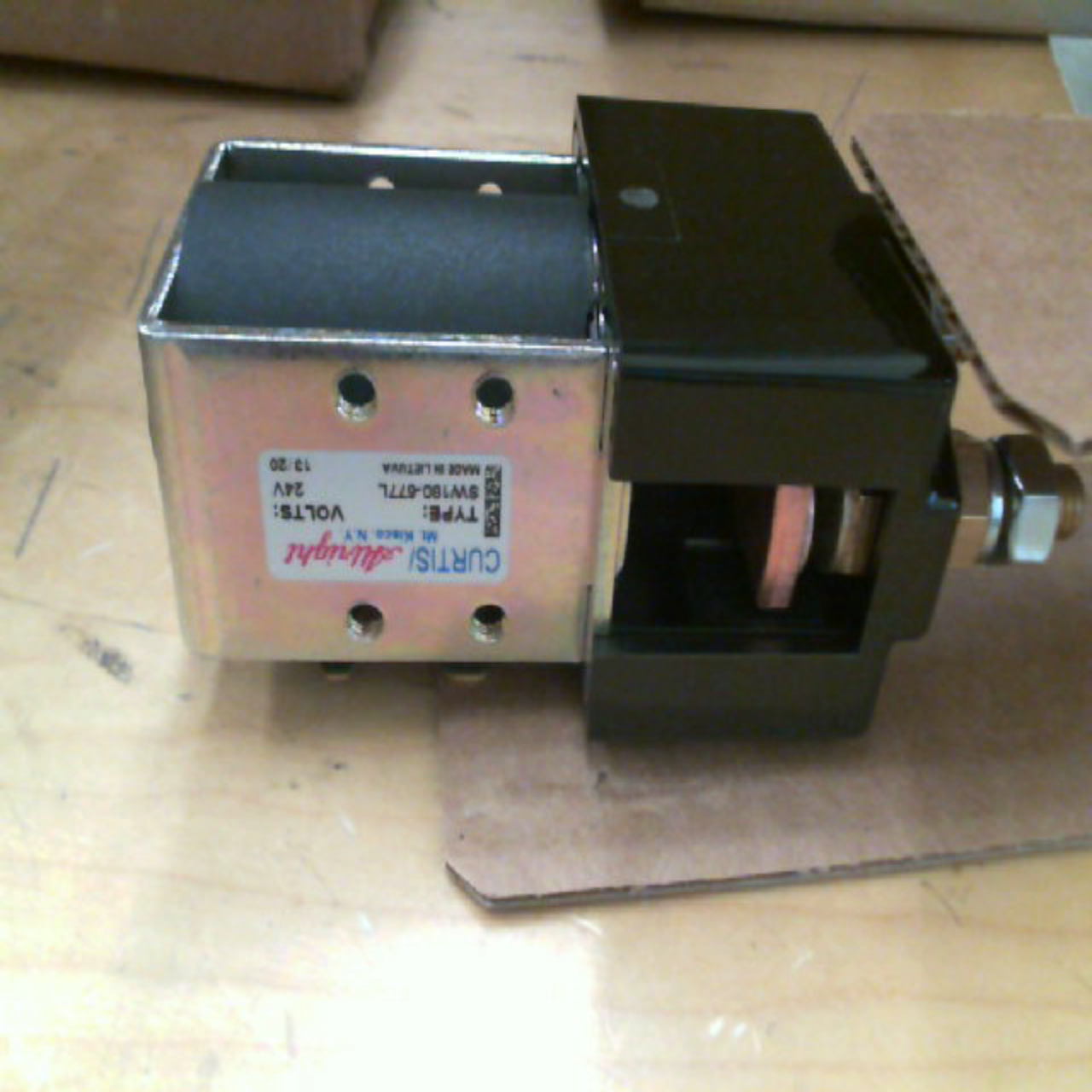 SW180-677L 24V DC INT SUPP