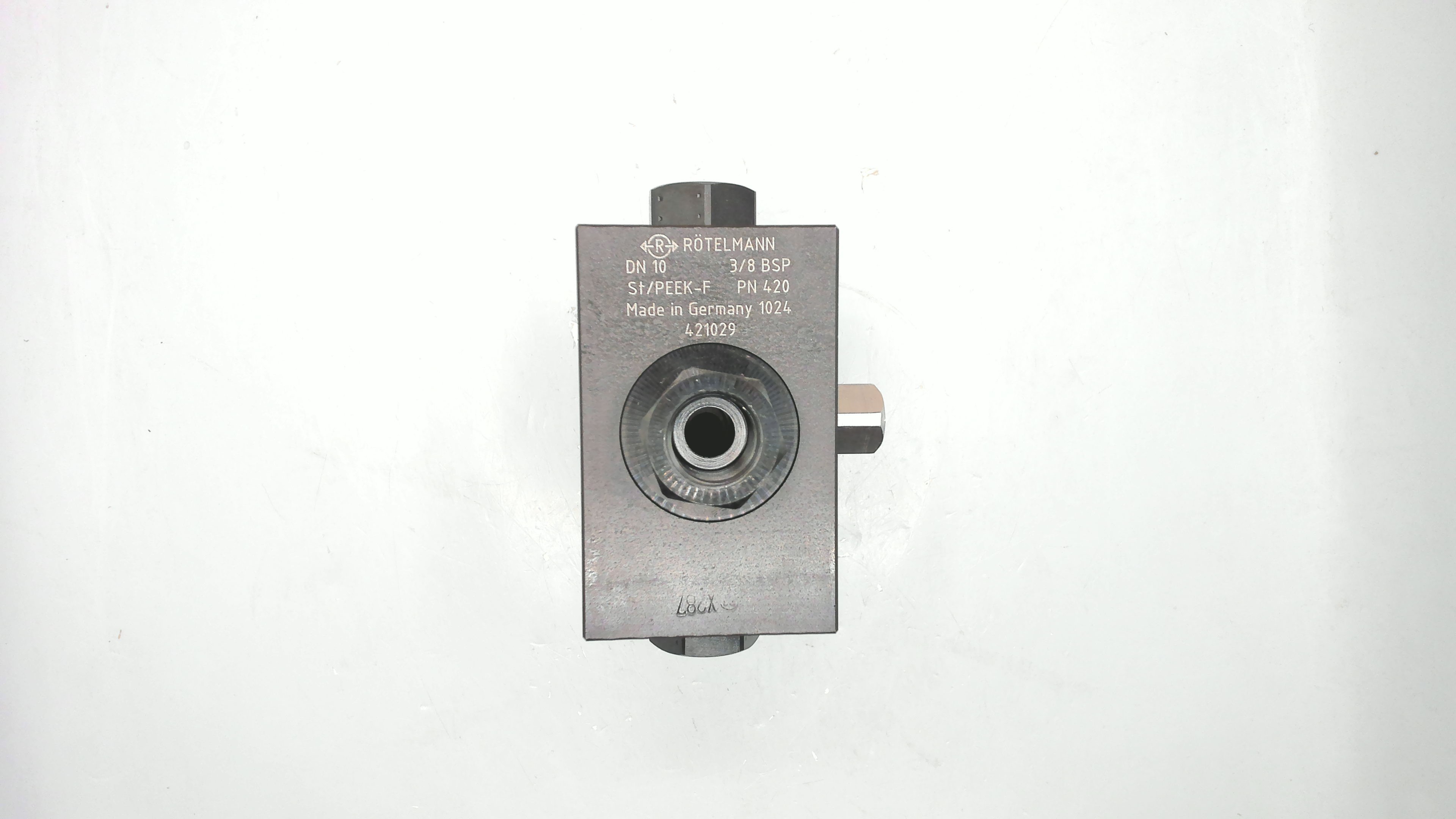 421029