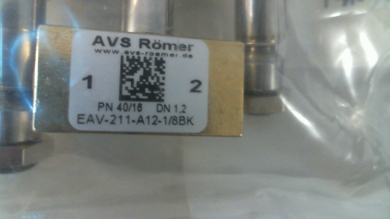 EAV-211-A12-1/8BK-00