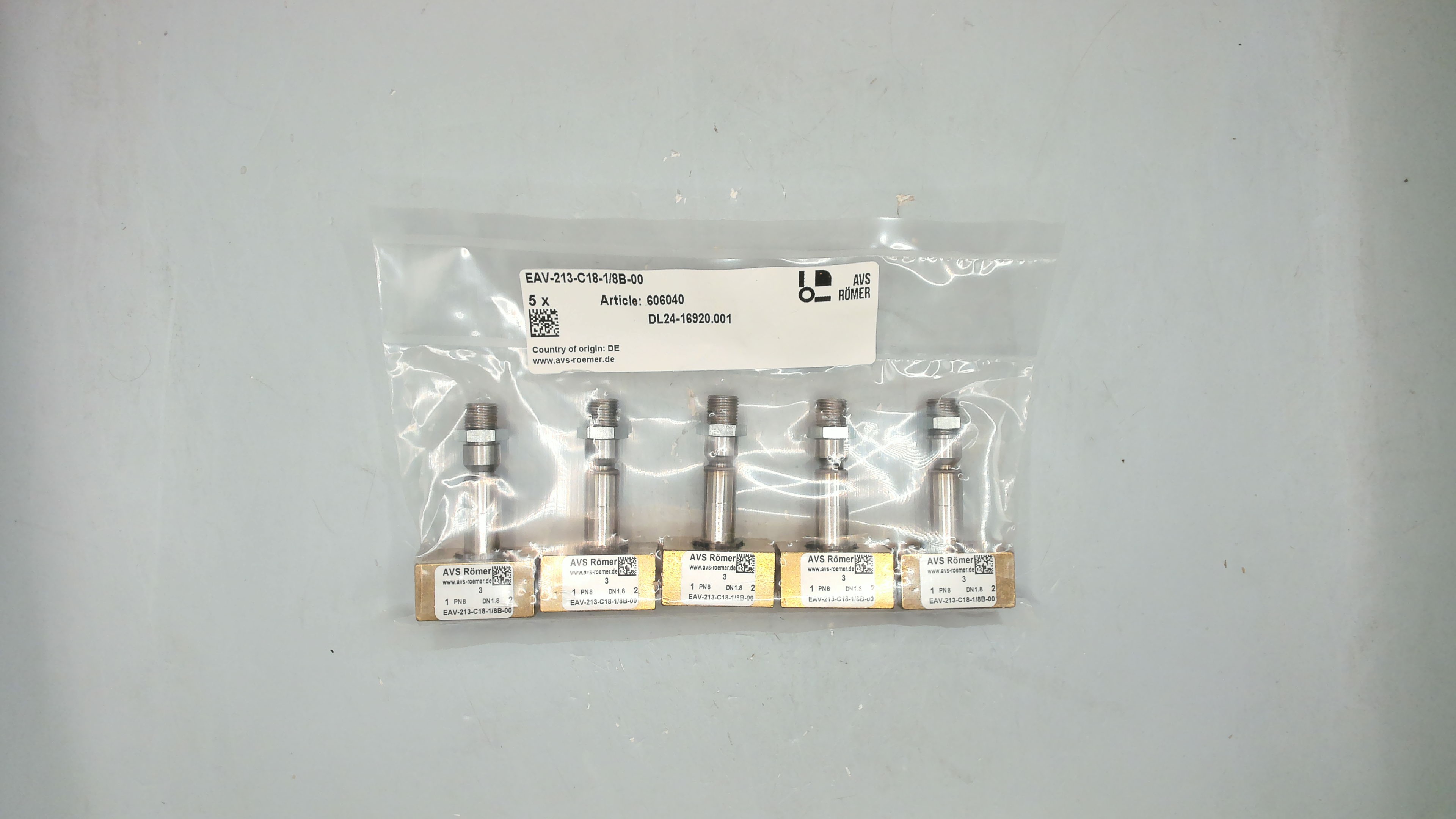 EAV-213-C18-1/8B-00