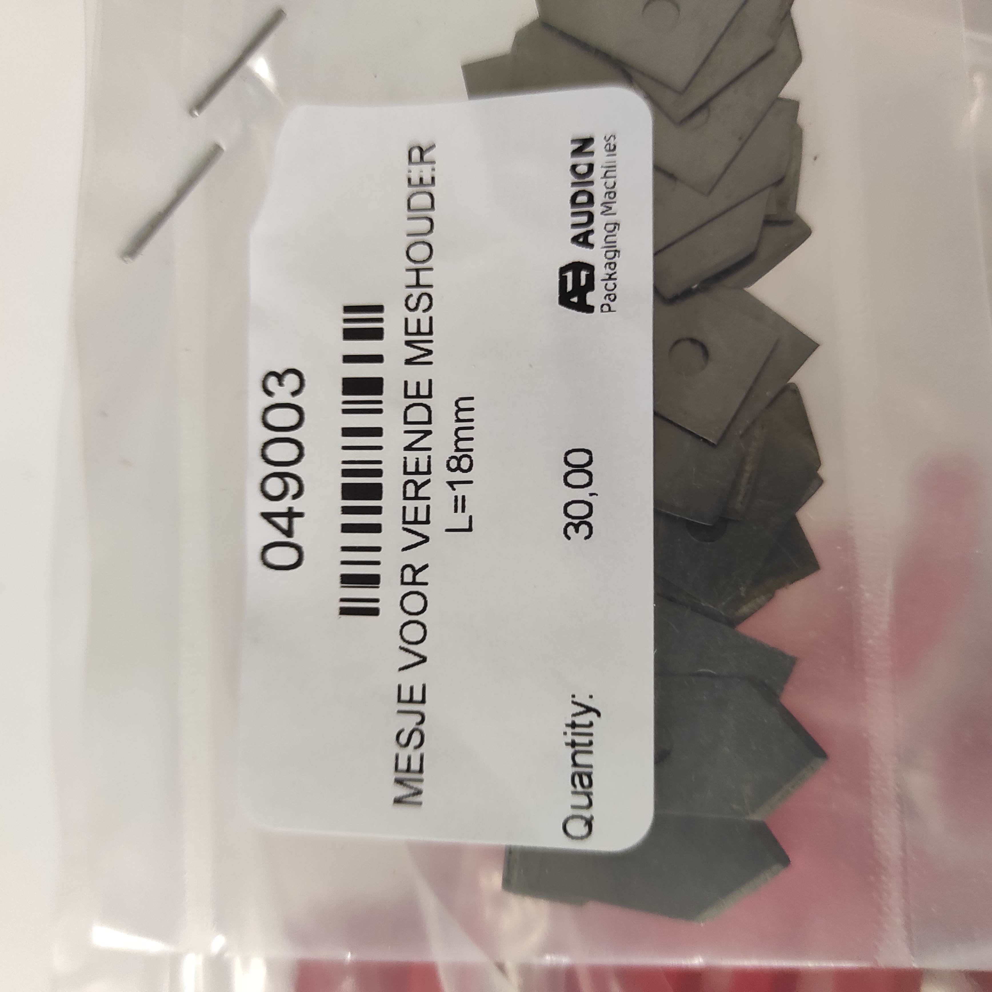 049003