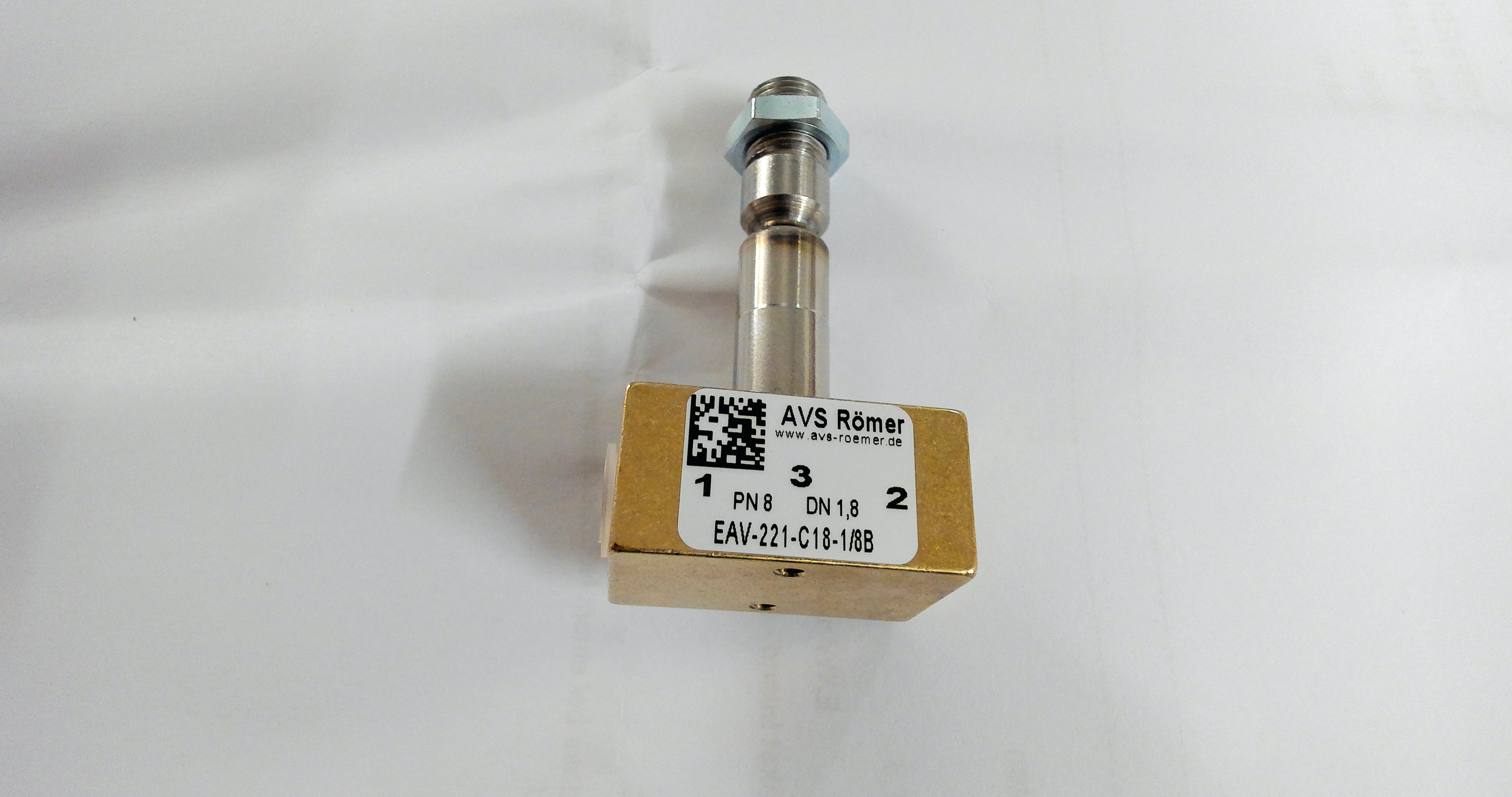 EAV-211-C18-1/8B-00