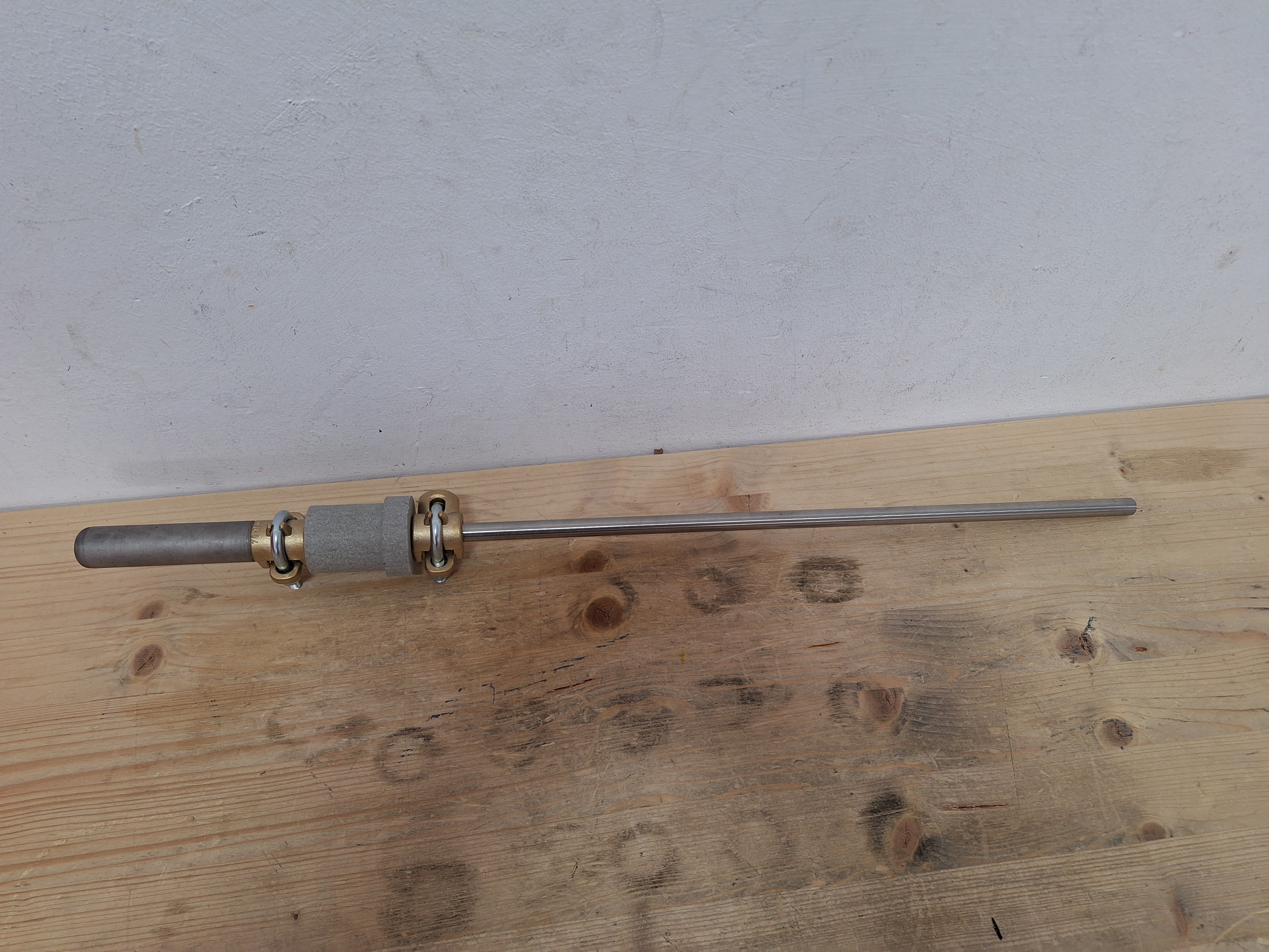 Leved rod with Nitrided head and Sindanyo support