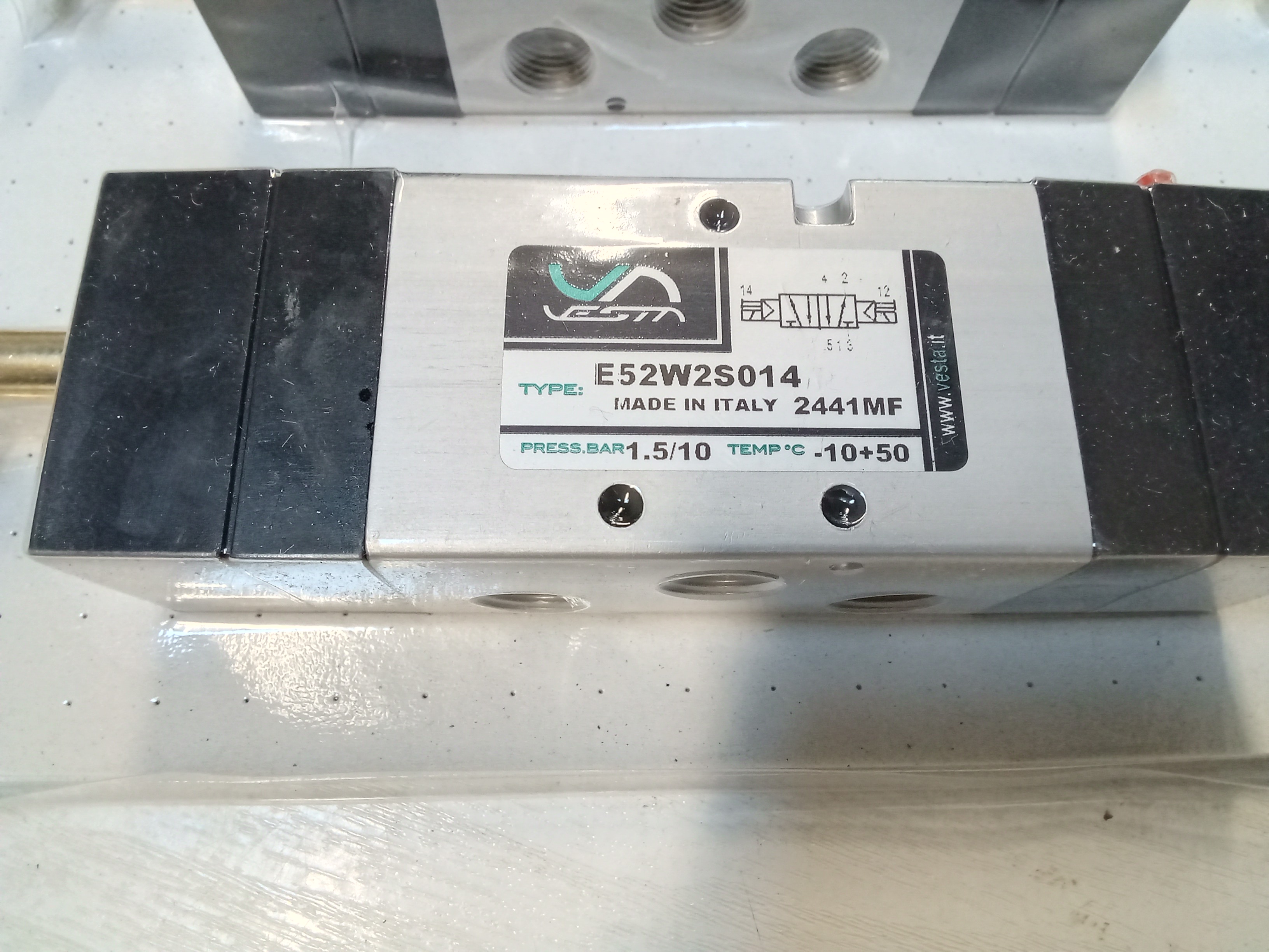 E52W2S014