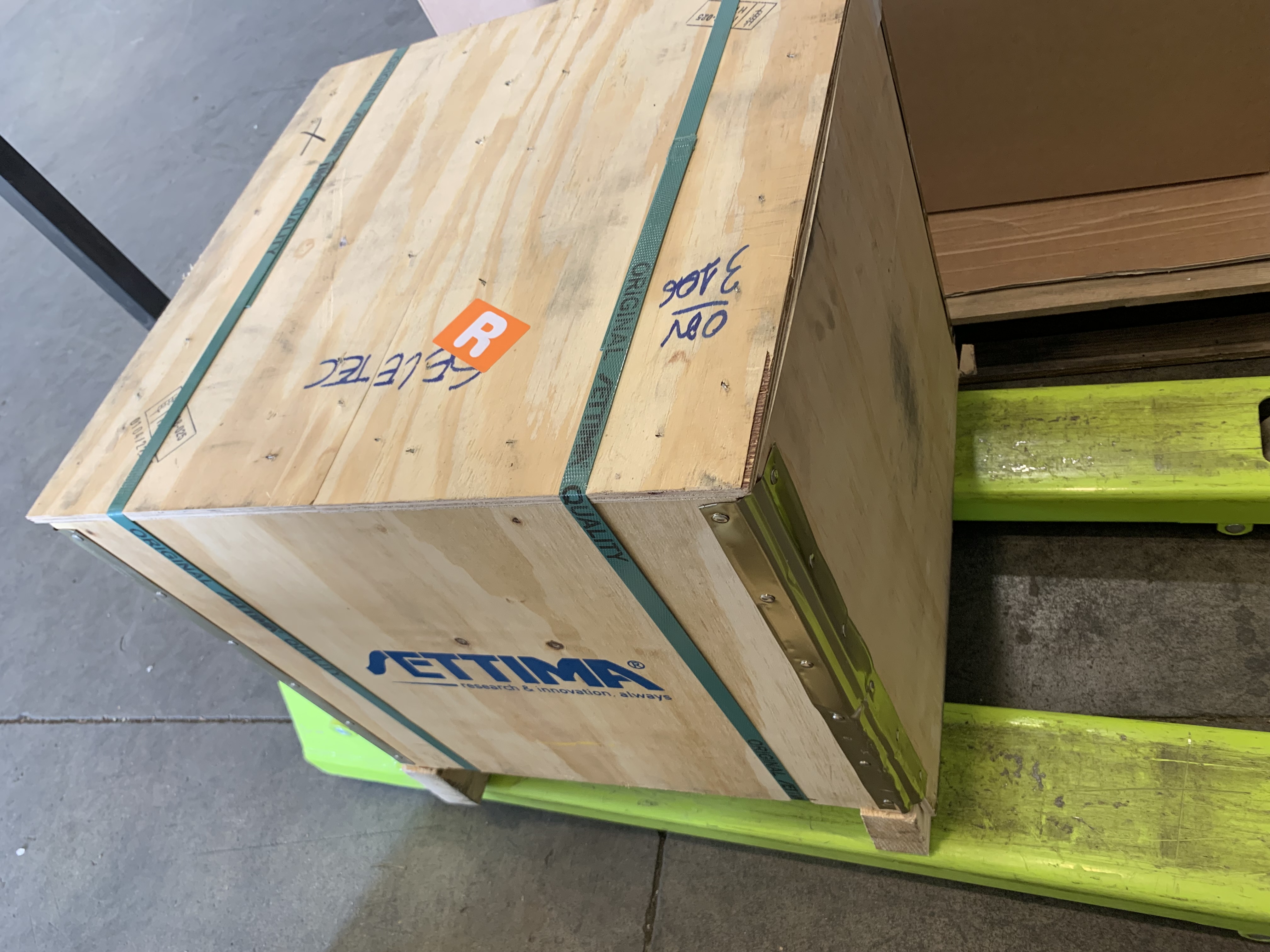 GR55-SMT16B-300L RF2 V (TB300LRF2V)