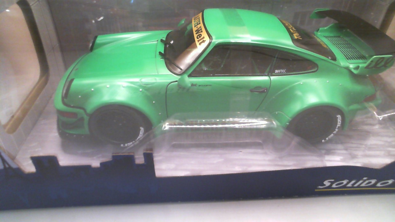 Porsche 911 (964) RWB Rauh-Welt Pandora One year 2011 green 1:18 Solido
