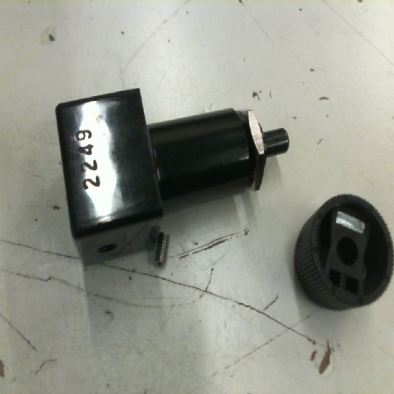 R-900-90-W/K (With Knob)