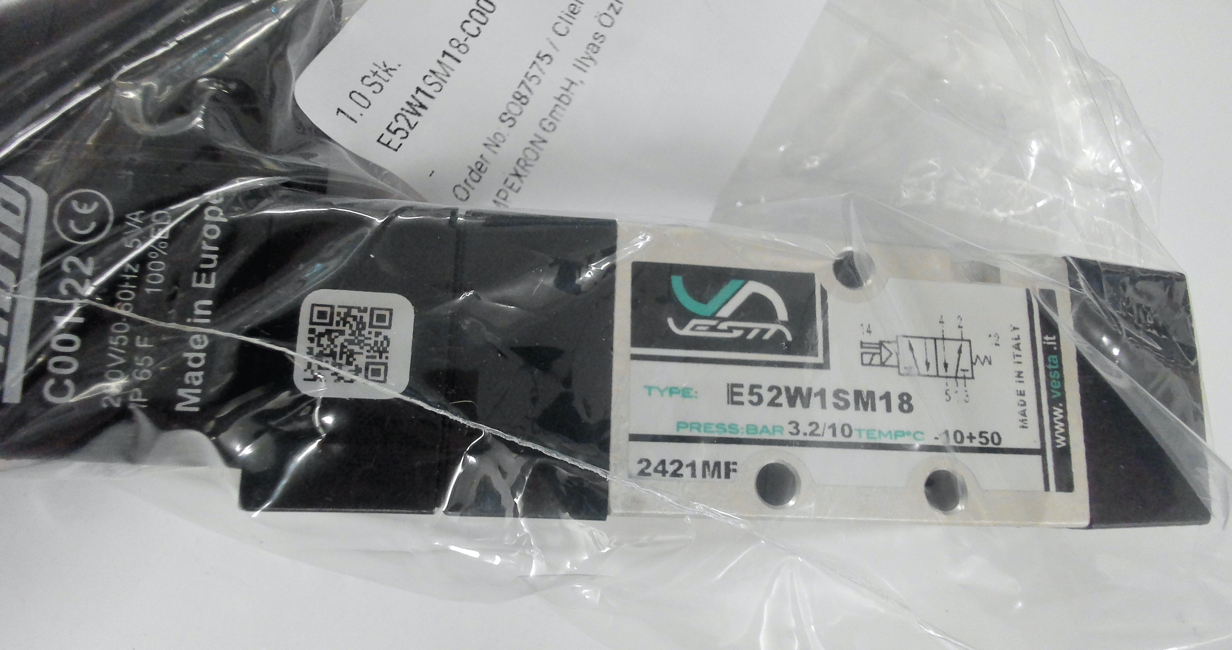 E52W1SM18
