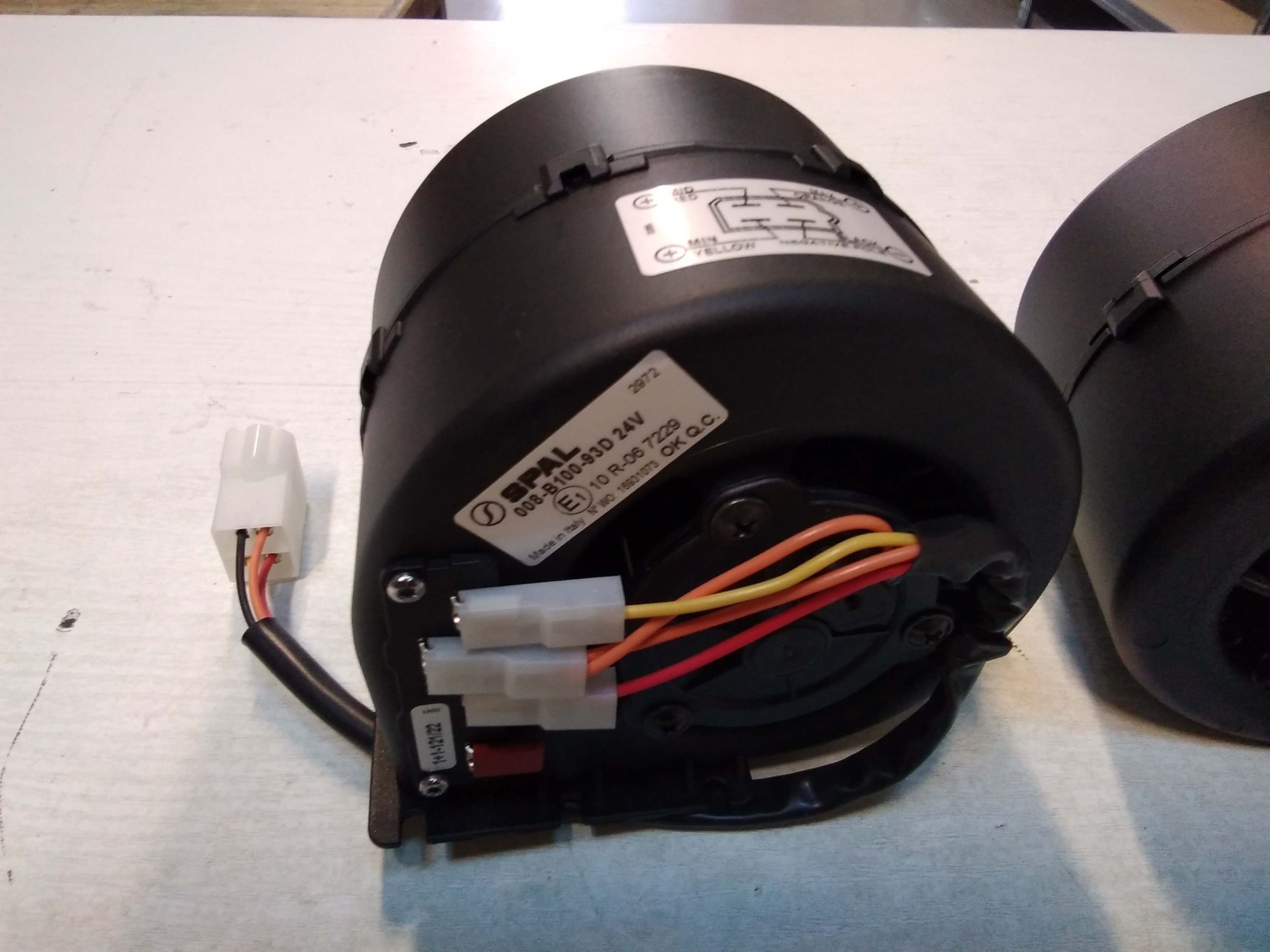 008-B100-93D 24V