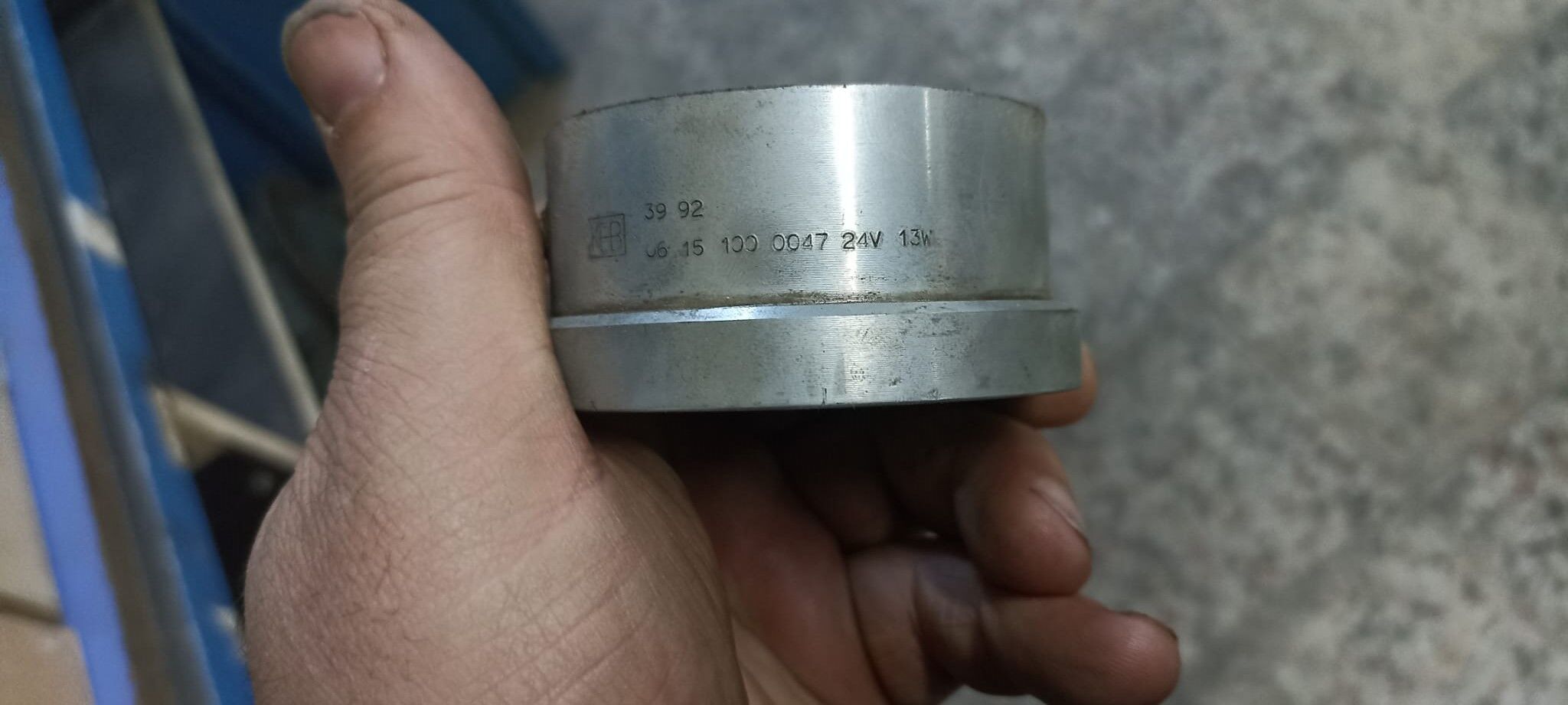 06 15 100 0047 24V 13 W
