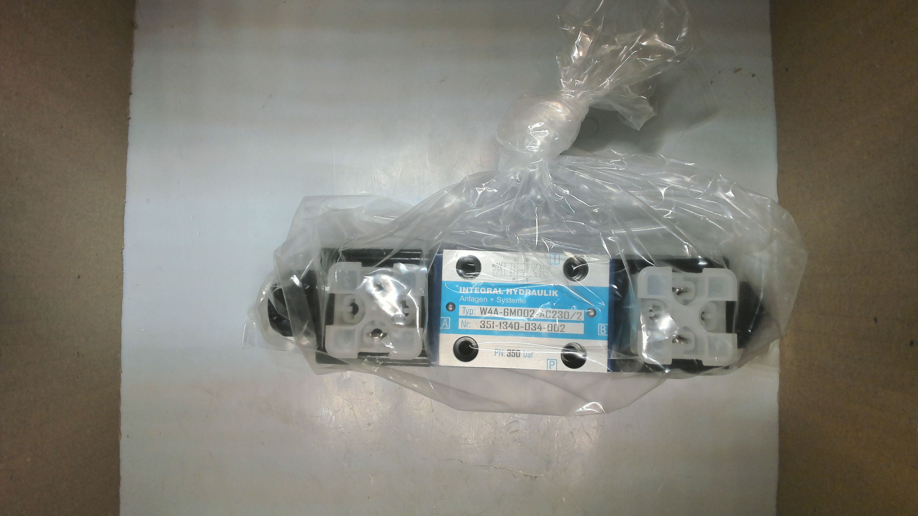 W4A-6M002-AC230/2