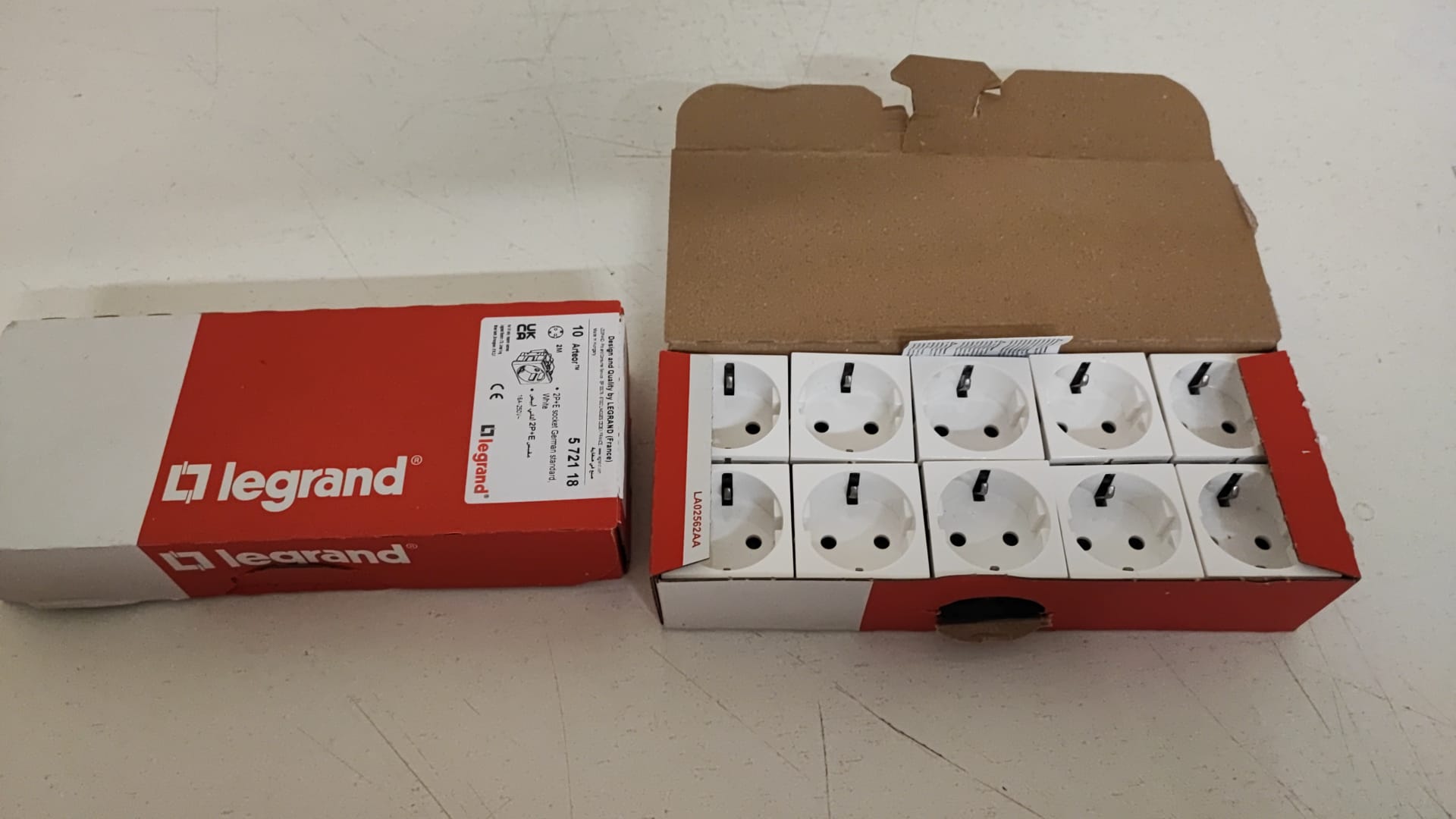 572118