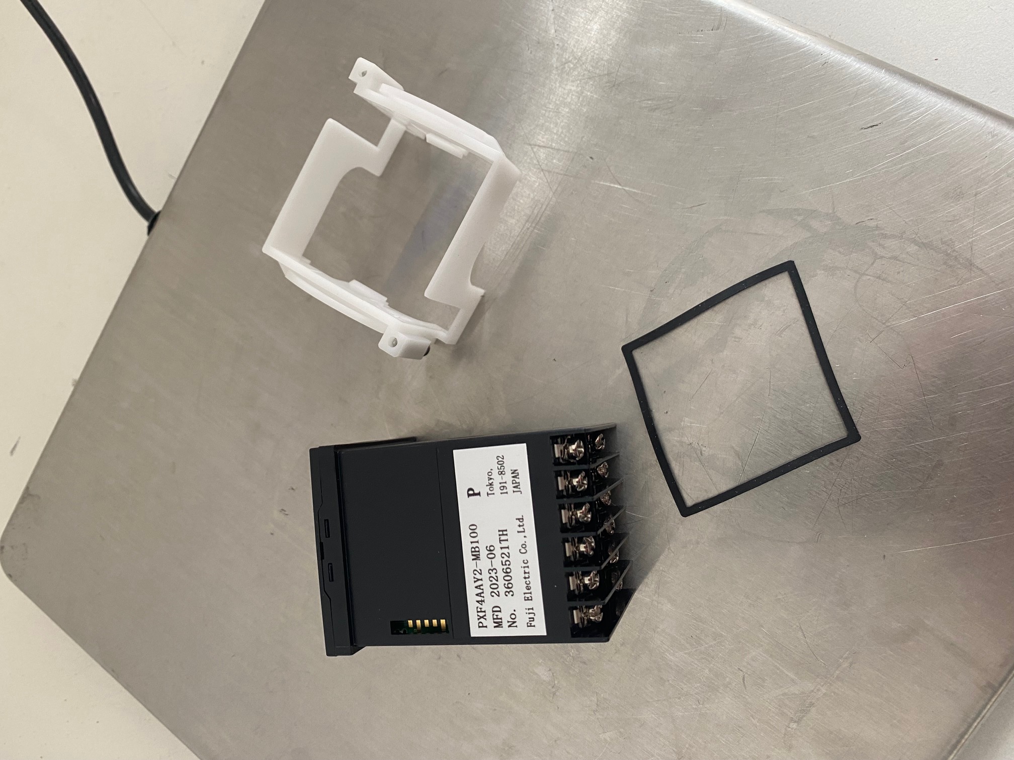 PXF4AAY2-MB100