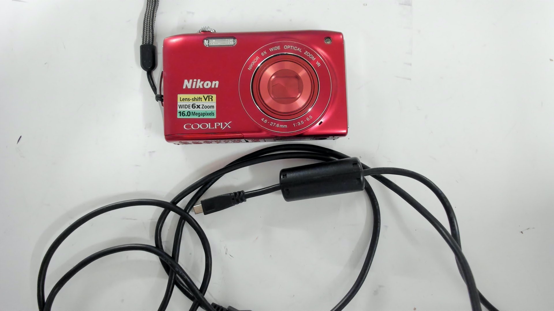 Nikon Coolpix S3300 Rot 16,0 MP, 6 x Zoom *Digitalkamera*