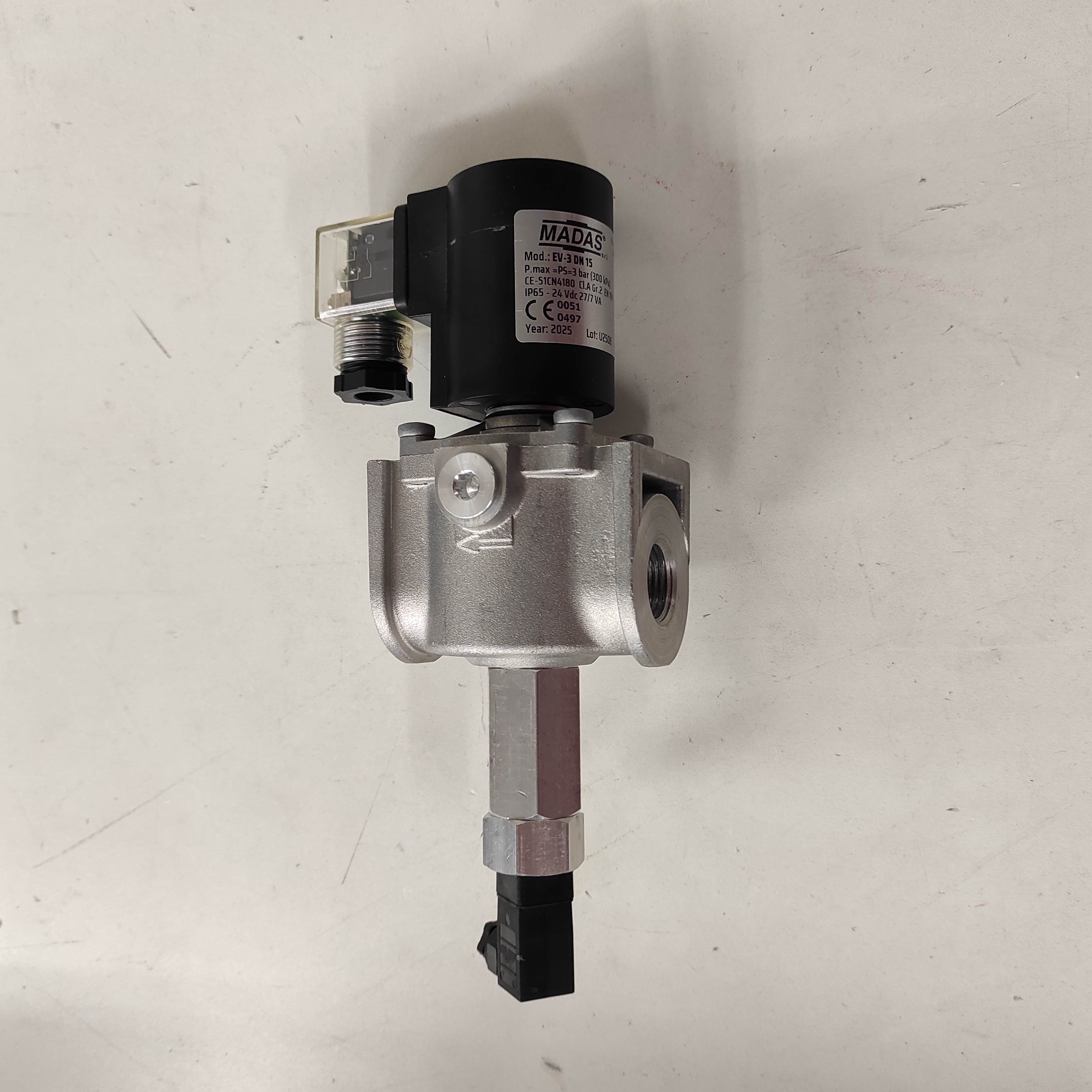 EV020046 305
