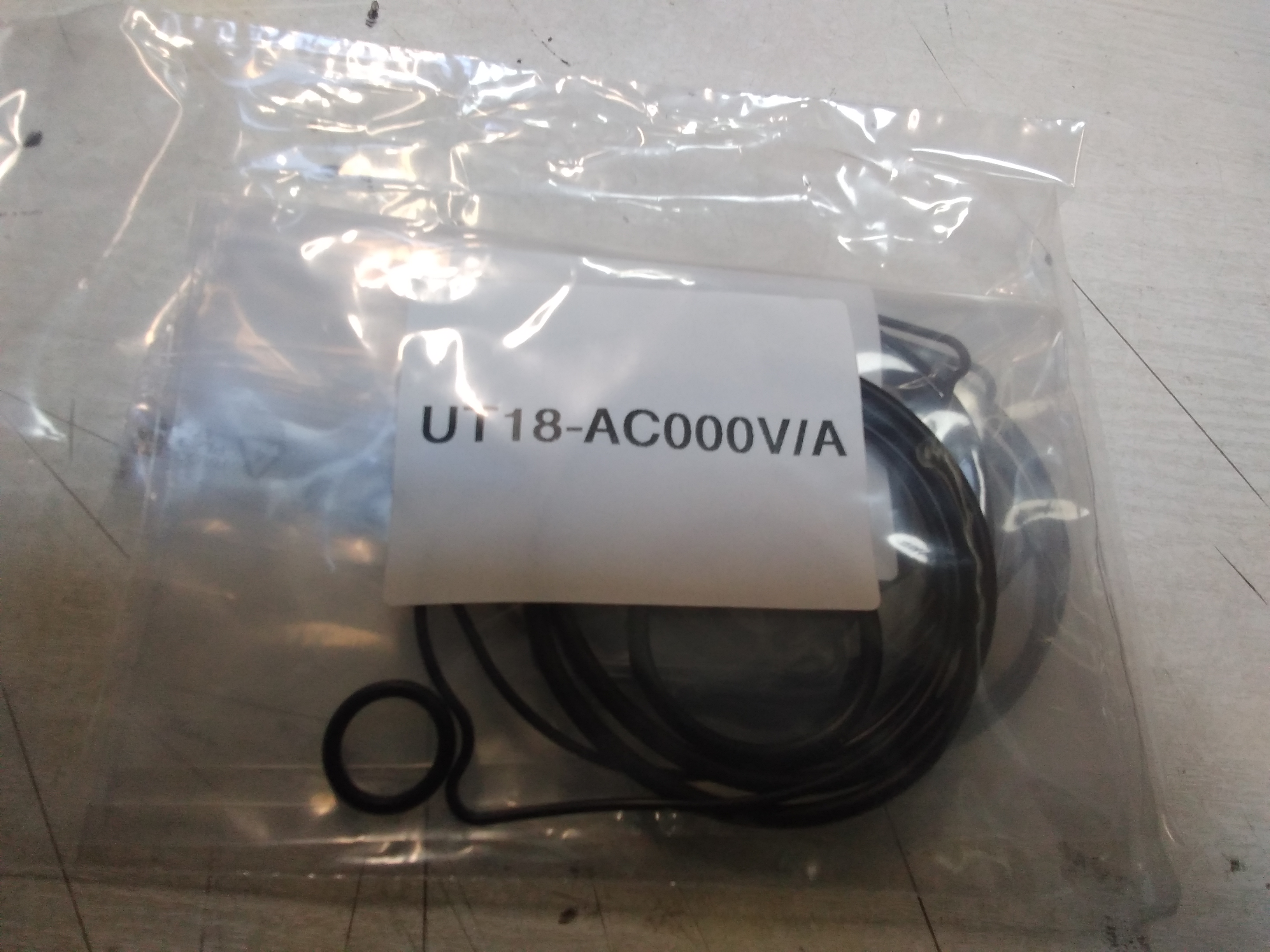 UT18-AC000V/A