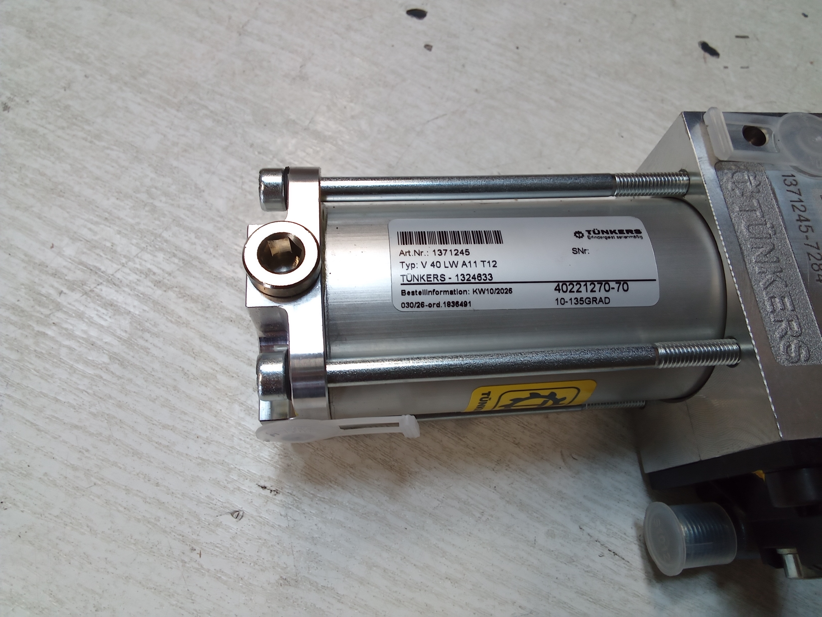 V 40 LW A11 T12