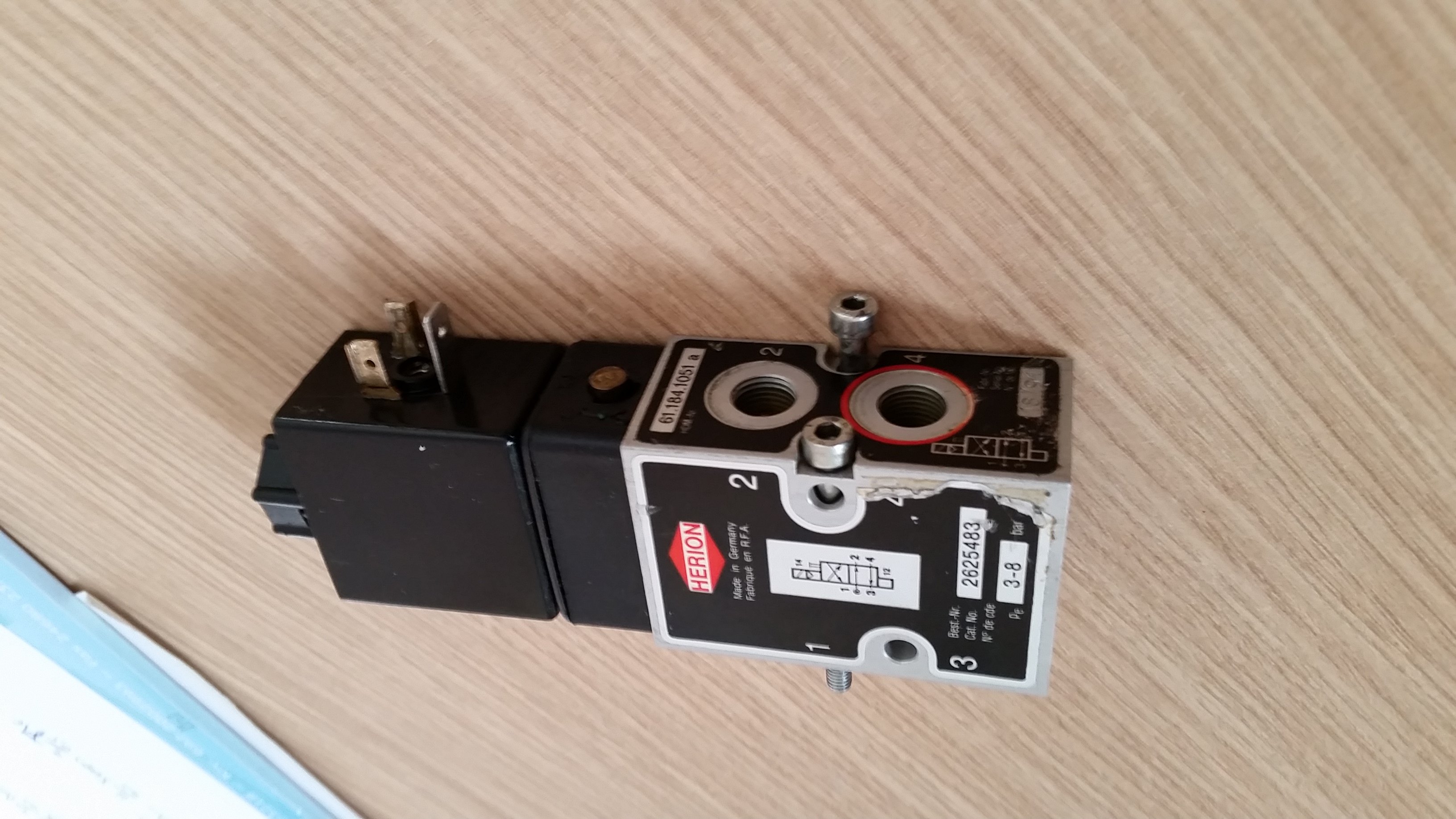 61.184.1051 a  OEM and OBSOLETE 